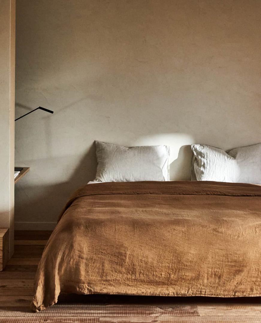 Jedan od hitova sezone - prekrivač od velura, najefektniji je dodatak krevetu