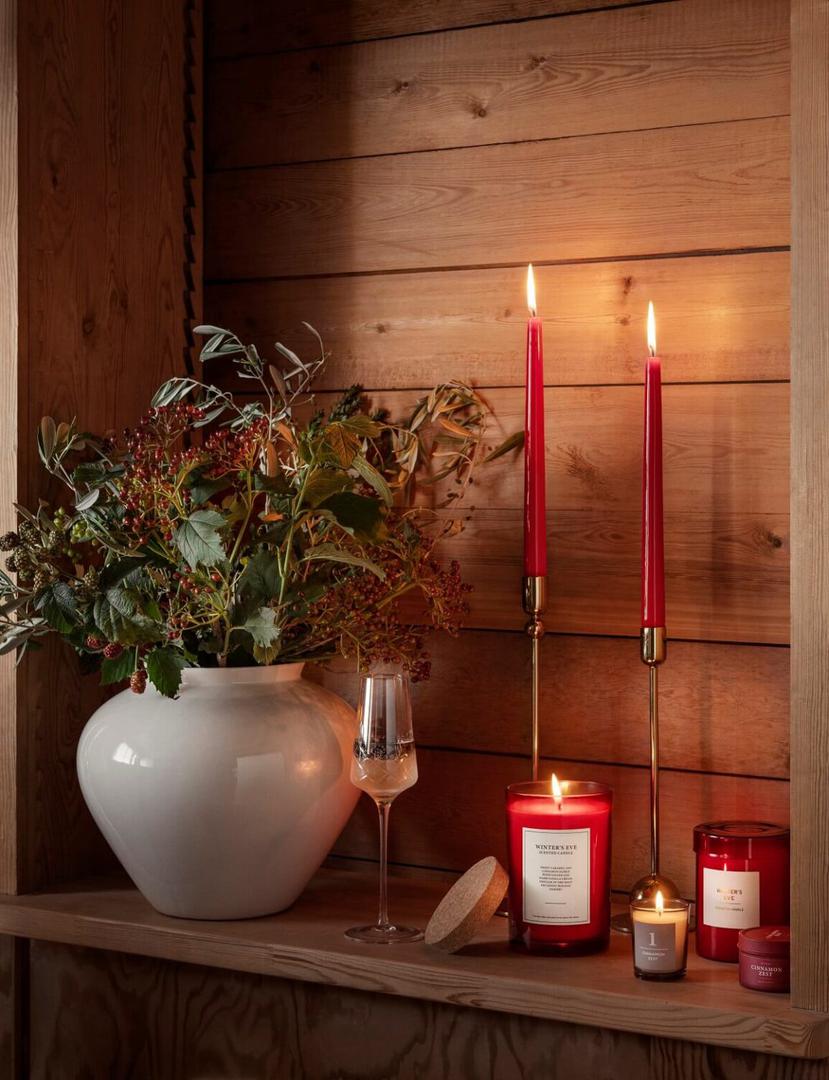 Čaroban kutak  - malo prirodnih dekoracija, atraktivna vaza i svijeće...