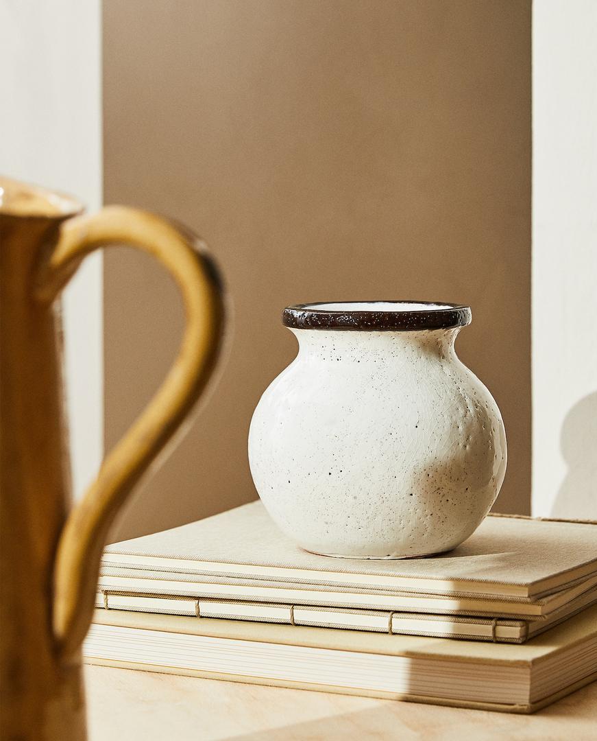 Keramička vaza koja može poslužiti i kao posuda sa skaldištenje sjajan je izbor i za kuhinje