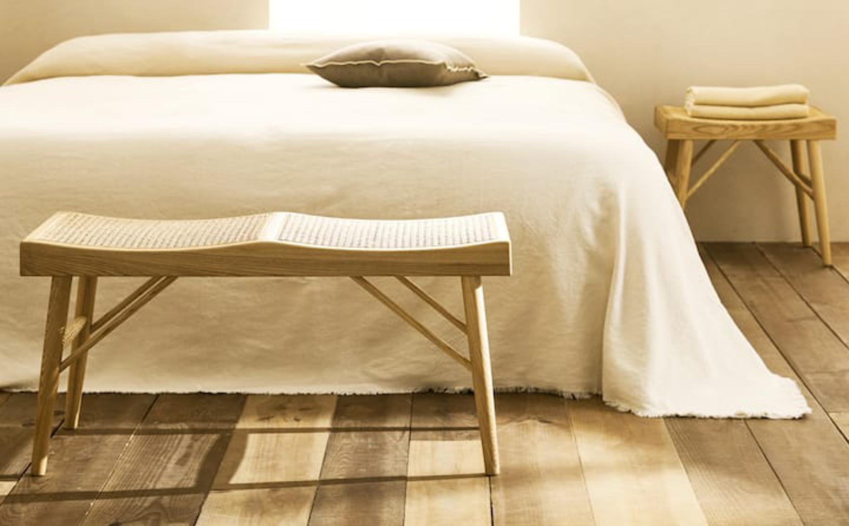 Klupica od ratana i drveta dobar je izbor za spavaću sobu, ali i za dnevni boravak, posebno ako se traži ekstra mjesto za sjedenje (899 kuna)