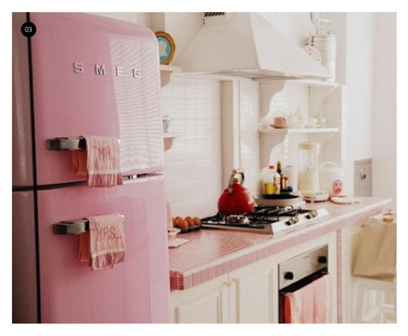 Pink kuhinja s pink kućanskim aparatima, samo za najhrabrije