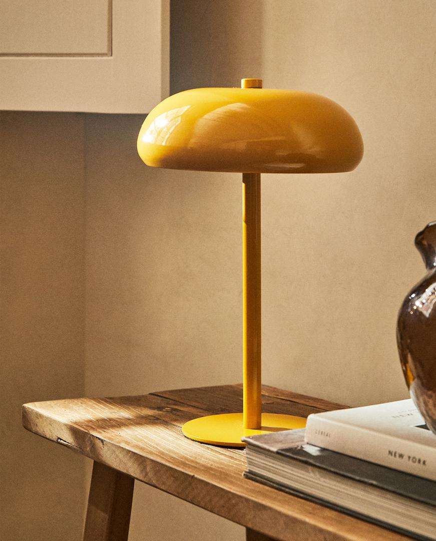 Atraktivna lampa u atraktivnoj boji - sve što vam treba za unošenje vedrine u vlastiti dom