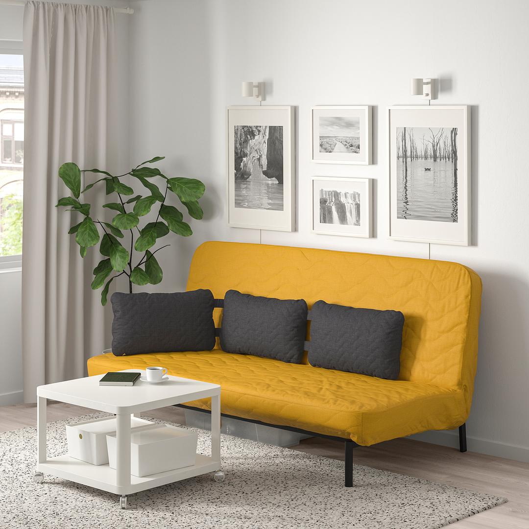 Osim što interijer čini u trendu, sofa u žutoj boji, svaku će prostoriju učiniti razigranom. IKEA, 2099 kn