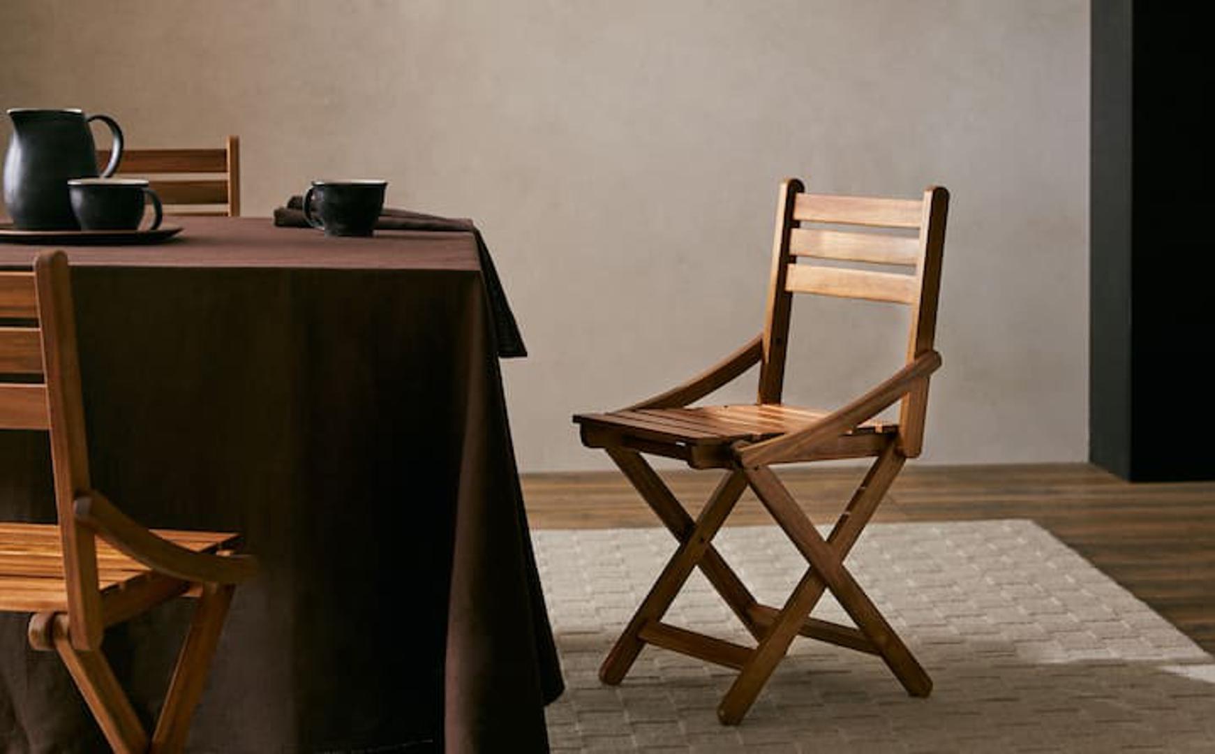 Drveni stolac iz nove kolekcije odličan je izbor, čak je cool izabrati samo jedan koji će prostoru dati karakter