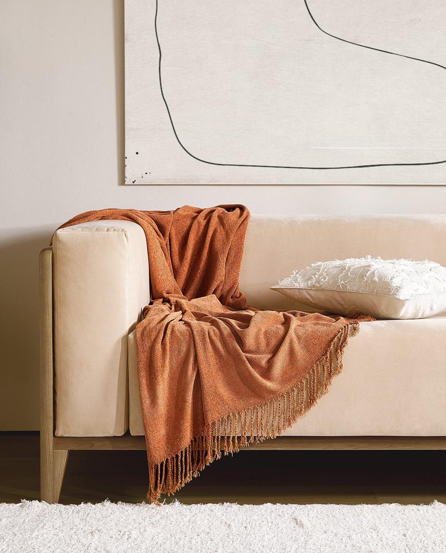 Dodatnu toplinu domu dodajte dekoracijama koje i zbog svoje teksture djeluju toplo. H&M home, 159 kn