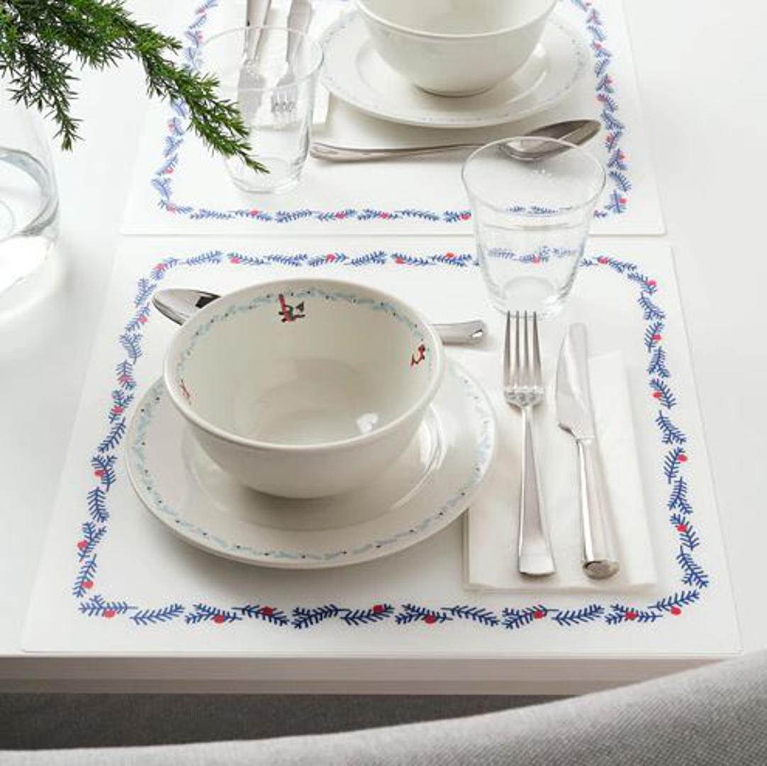 Dekorirajte stol čistih linija s podmetačima za stol. IKEA, 7,90 kn