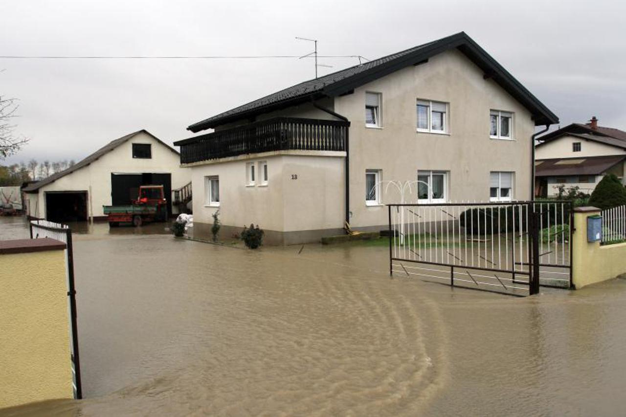 Vrijeme poplava - Je li skuplje platiti osiguranje doma ili ne biti osiguran?