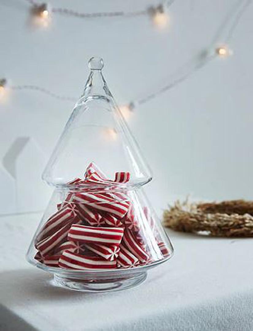 Zdjela za posluživanje u obliku bora suptilan je način uvođenja božićnog ugođaja u dom. IKEA, 69,90 kn 