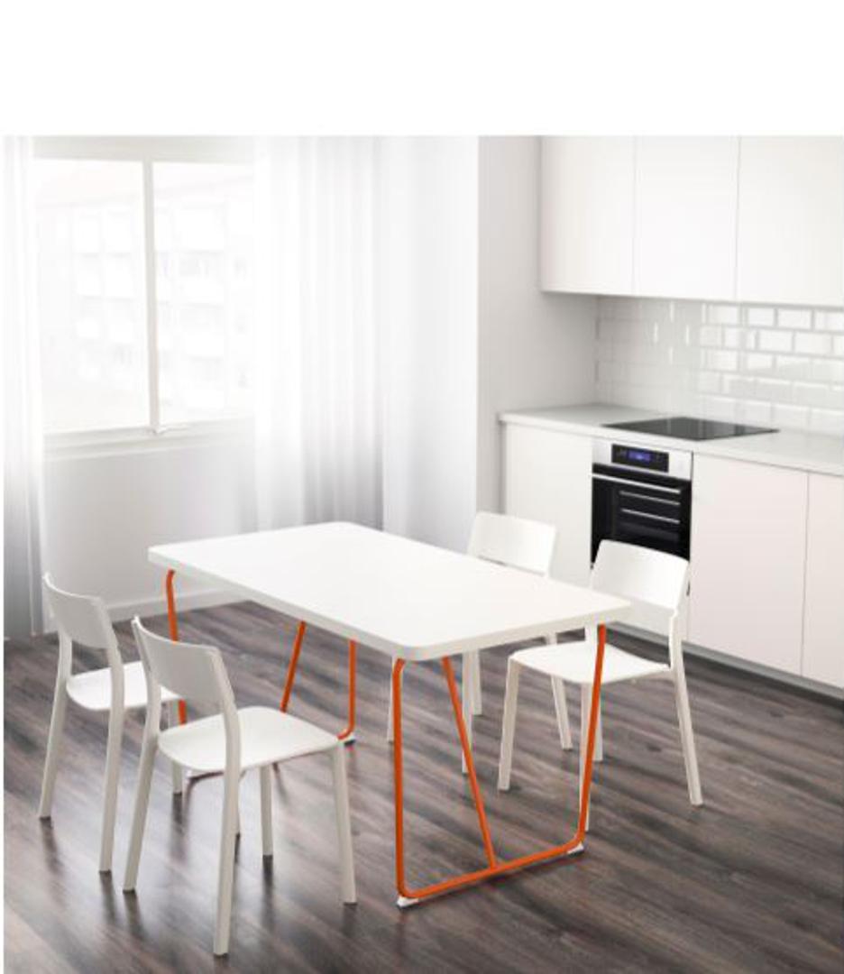 Bez obzira radi li se o svijetloj ili tamnoj nijansi narančaste, odlično će se uklopiti u sve prostore doma. Odvažnije će nijanse narančaste podići bijeli prostor, a očuvat će moderan dizajn. IKEA, 699 kn