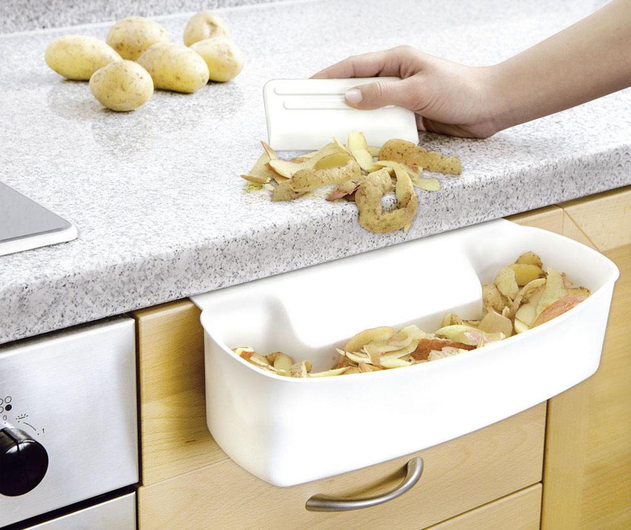 Praktična pomoć u kuhinji - držač za otpad na sniženju stoji 72 kune umjesto dosadašnjih 98